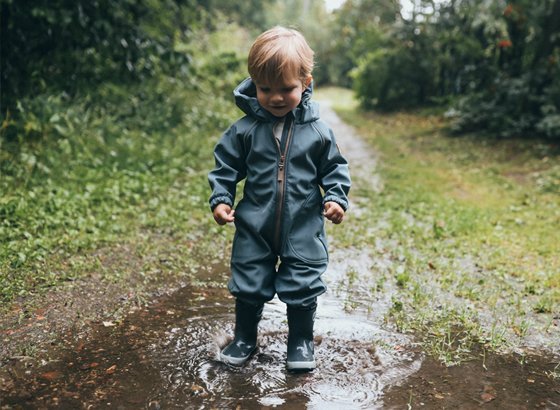 Как выбрать детский комбинезон: виды, материалы и правила подбора