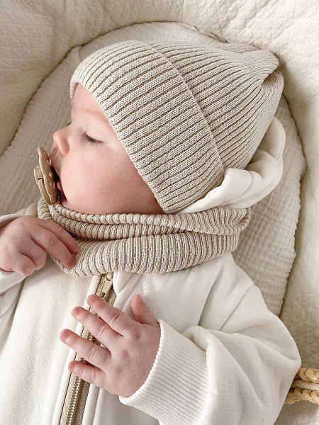 Шапка с отворотом вязанная хлопковая для малышей